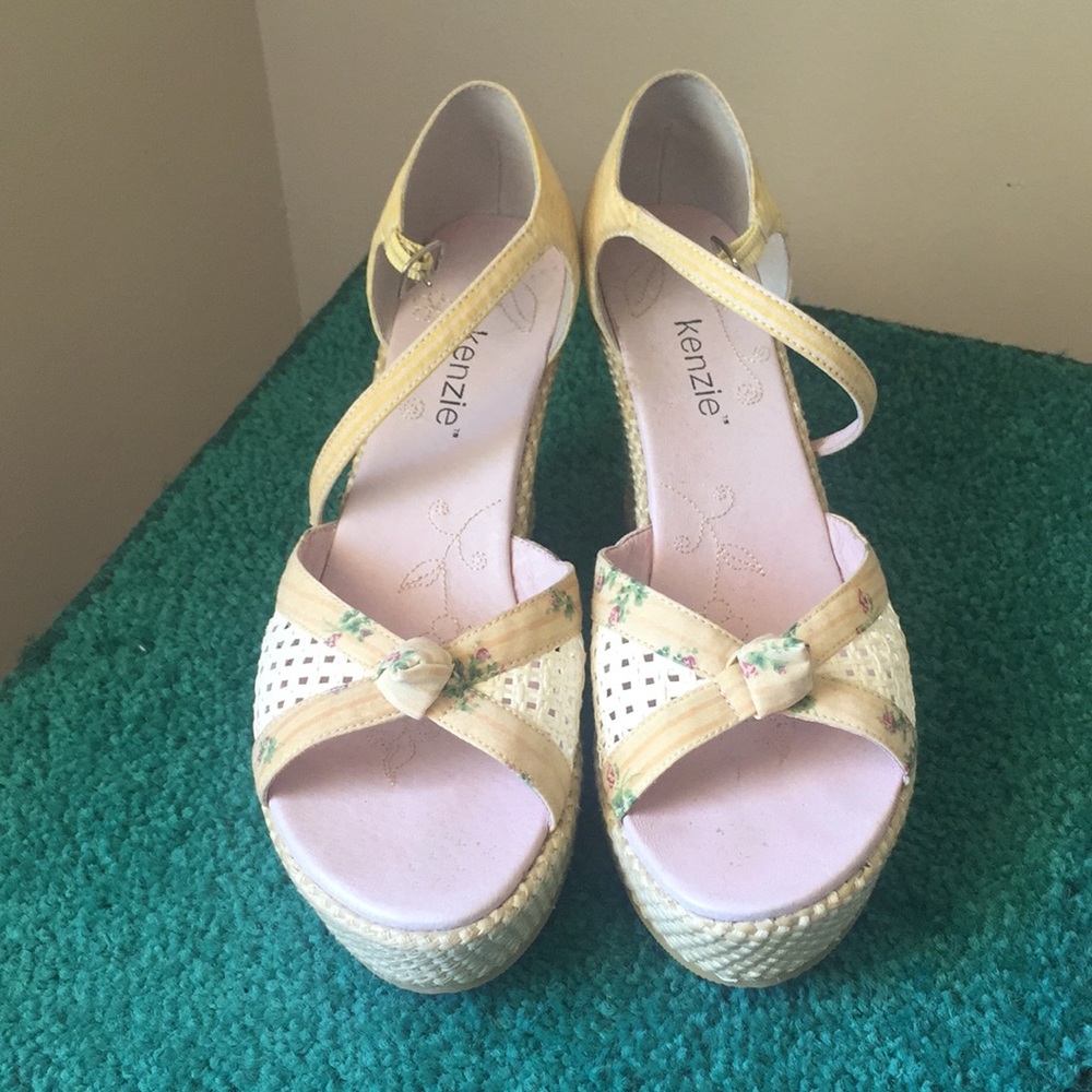 cute wedge yellow floral cottage core sandals 👡